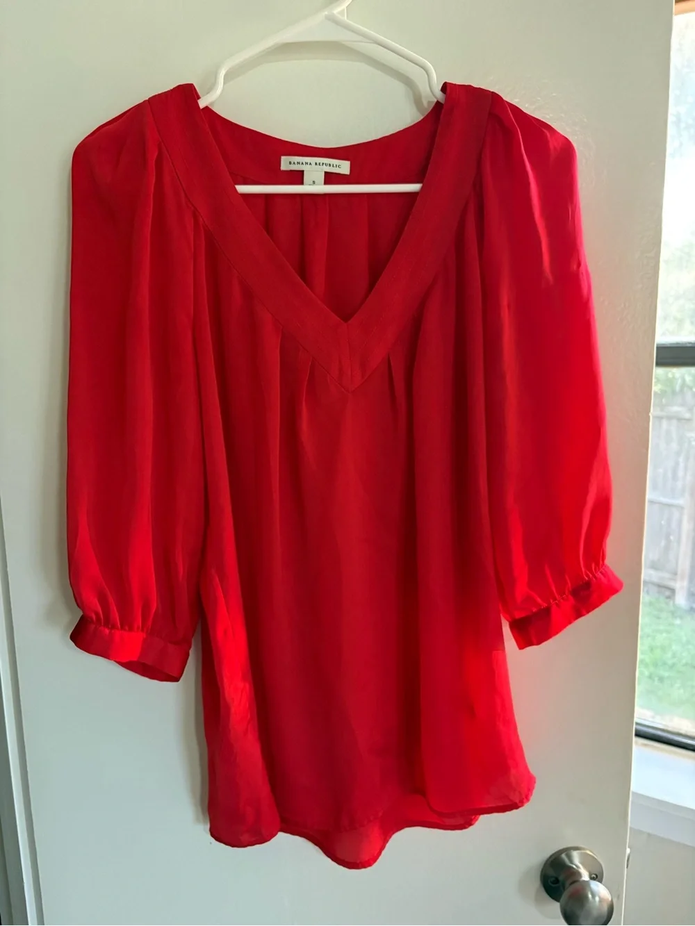 Banana Republic Red V-Neck Puff-Sleeve Blouse